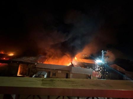 حيفا : حريق وانفجارات في مبان صناعيه | فيديوهات
